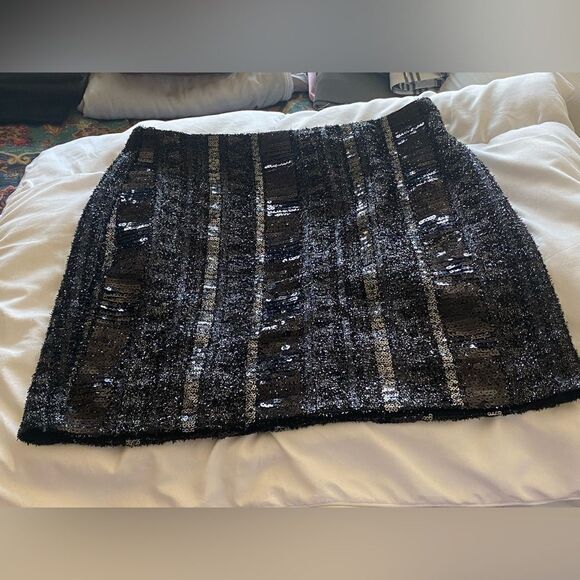 Express sequin mini skirt. - Picture 5 of 6